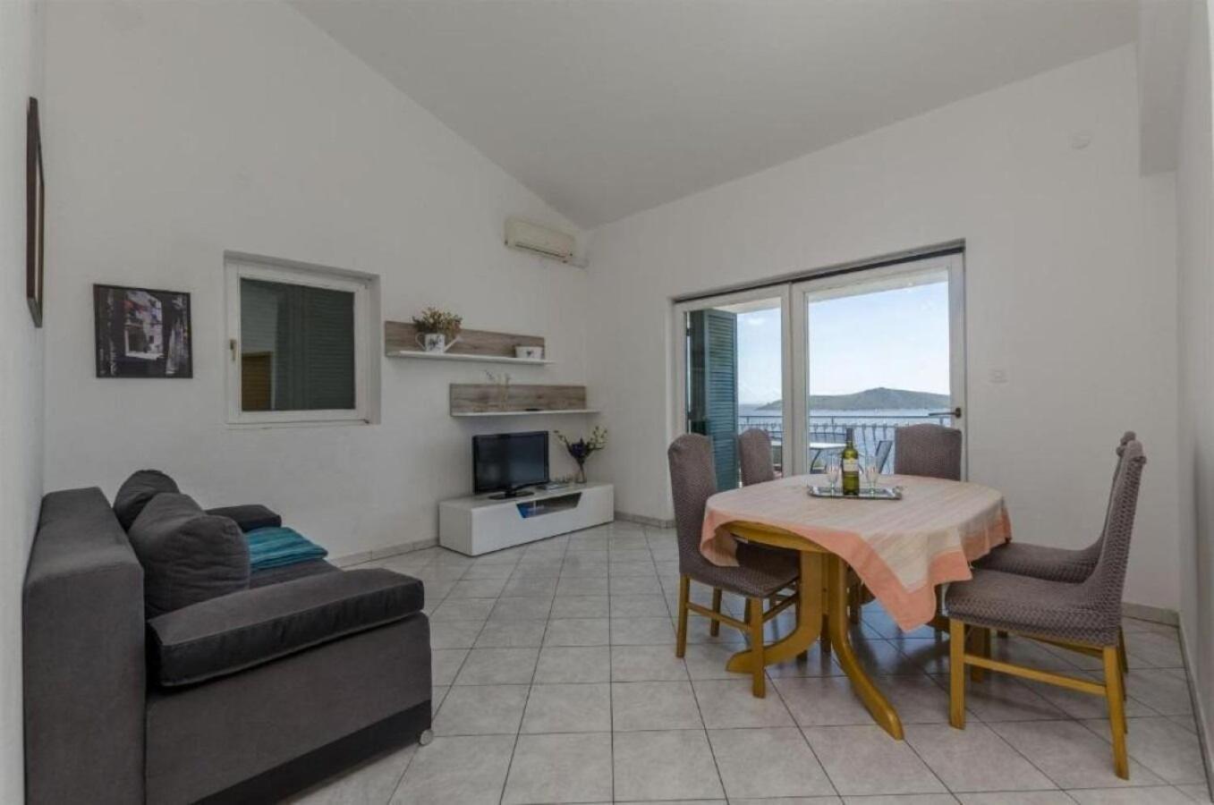 Apartments Mil - 80M From The Sea Севид Екстериор снимка